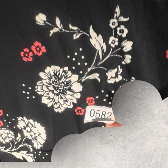 NWT LuLaRoe Irma Shirt Hi Low Blk/Wht Floral Medium Pull On Short Sleeves Women - Picture 4 of 5